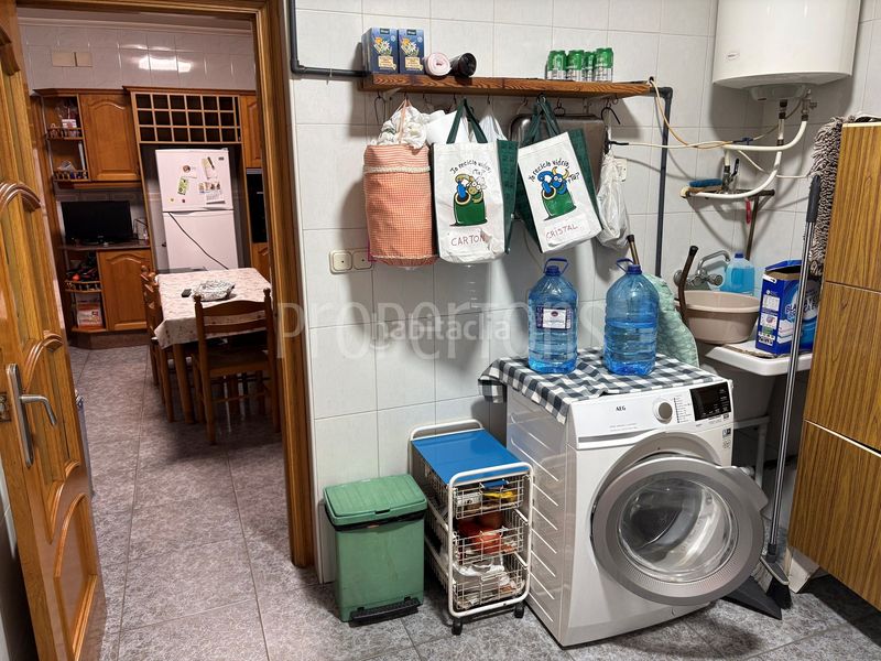 Foto 83dbc634-e024-4ff1-84f0-4003fb34b5be. Casa adossada a Novelda