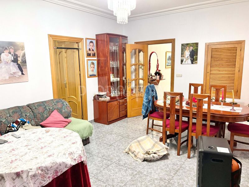 Foto c4f6857d-2bfa-411a-a2f5-eb0495c060ec. Casa adossada a Novelda