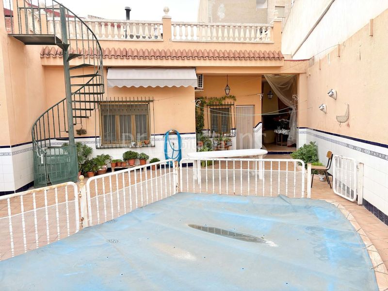 Foto eb07dd01-cac0-49a0-95a3-eafe44b85e14. Casa adossada a Novelda