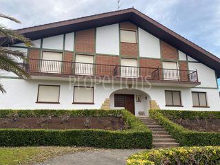 Semi detached house  Larrabetzu