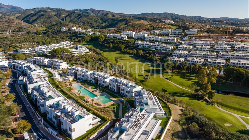 Foto 96aaa5a1-a31b-4e4d-a46d-7281d0da31a8. Pis a bahía de Marbella Marbella