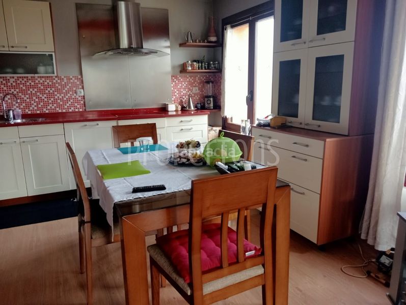 Foto b2cb6be7-f79f-4e6e-9f8e-39e2f20f2002. Casa adossada a Condado de Treviño