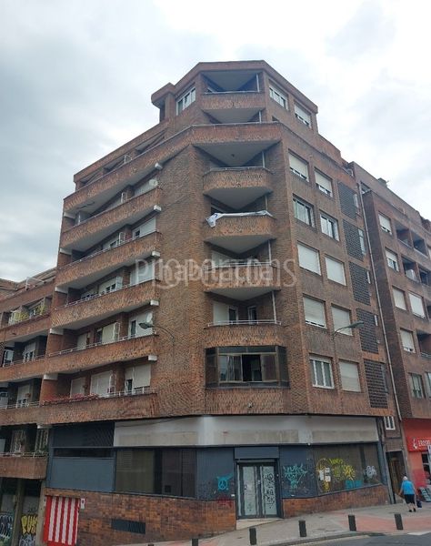 Foto 3a6753e8-f3fe-421f-b20c-6bc17f0a2d0d. Local comercial a Iralabarri Bilbao