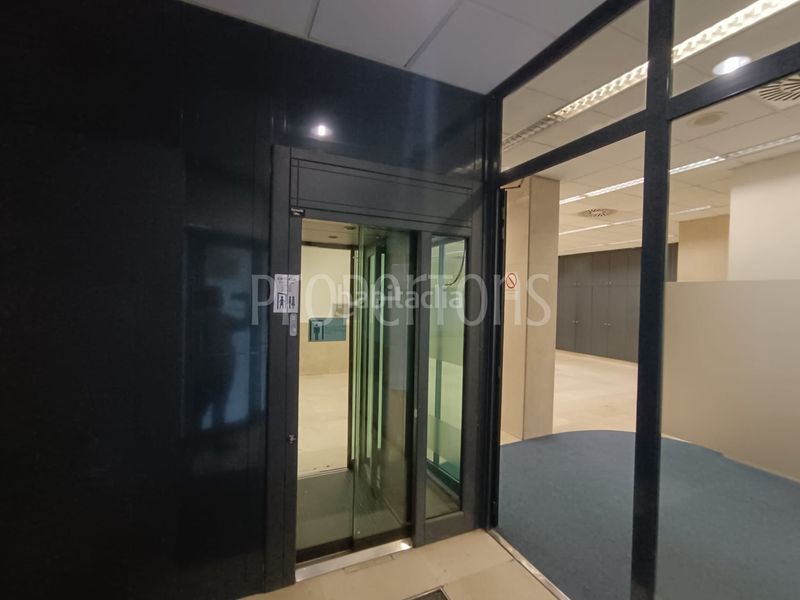 Foto e4fc4e9f-f4ef-4f0f-9556-f6c81ed8a1ed. Local comercial a Iralabarri Bilbao