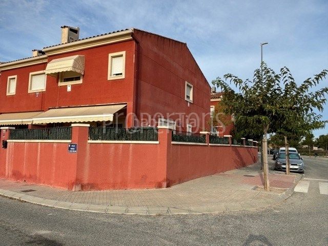 Foto 319ee7ae-8766-4091-b30e-497e338c5700. Xalet a Monforte del Cid