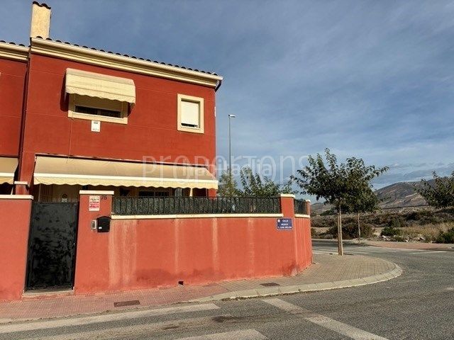 Foto 3c3b1fd2-b0d5-439c-8bf7-fc7880325d63. Xalet a Monforte del Cid