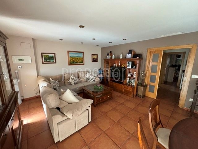 Foto fac7c3a9-bde5-4d0f-a31d-d574782fc9ff. Xalet a Monforte del Cid