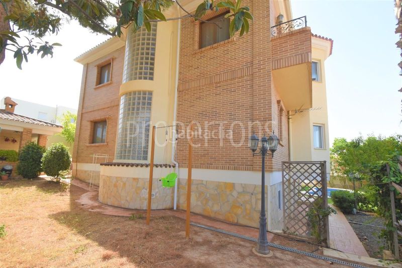 Foto 2c864a3b-1fbb-4714-9141-9c8bec41d0df. Casa adossada a Centro de la Ciudad Quesada Rojales