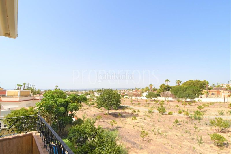 Foto a8836719-d1fe-46ed-8118-a9673b8a6149. Casa adossada a Centro de la Ciudad Quesada Rojales