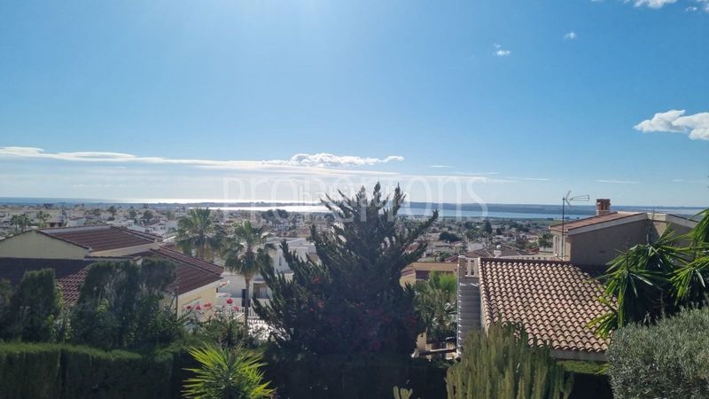 Foto 0ec8e7b7-b3b6-4502-92ac-ad0fc32fc61c. House in Centro de la Ciudad Quesada Rojales