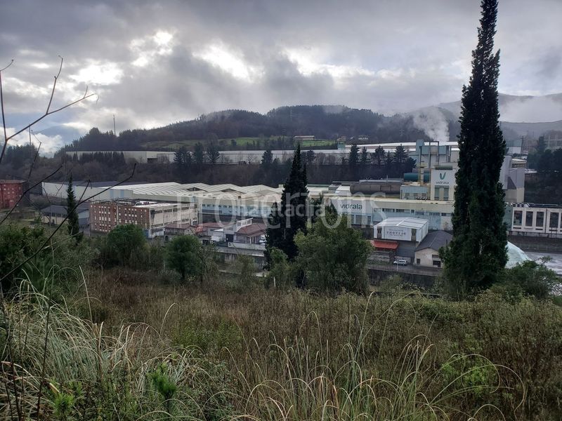 Foto 3907e460-d463-4677-b380-797d602e147d. Terreno residenziale in Llodio