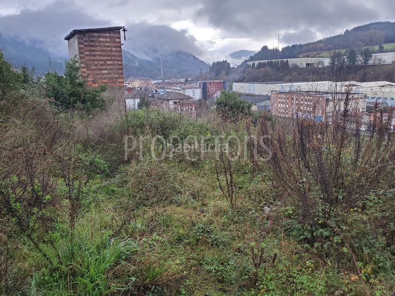 Foto b5c02626-c719-4749-b6f8-22b614e12b64. Terreno residenziale in Llodio