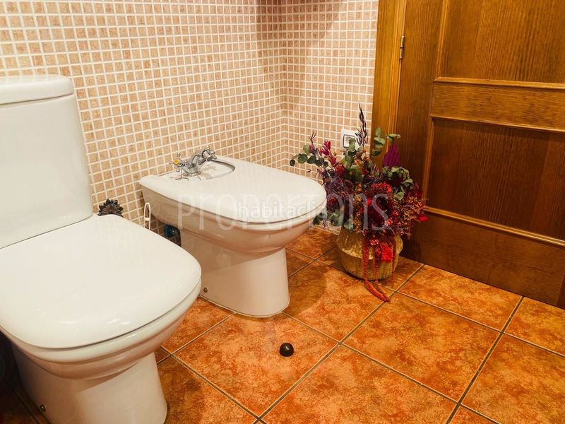 Foto b3dcfbc9-9220-4251-9a42-f86584f4f646. Casa adossada a Salinas