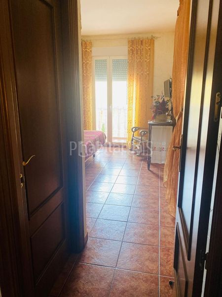 Foto f2d44866-2a84-47be-9c92-7fc8b95a501b. Casa adossada a Salinas