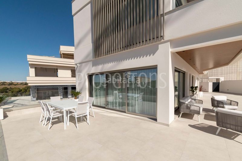 Foto a97371f1-6afa-471a-bc74-09a07993e4ee. Casa a Campoamor Orihuela