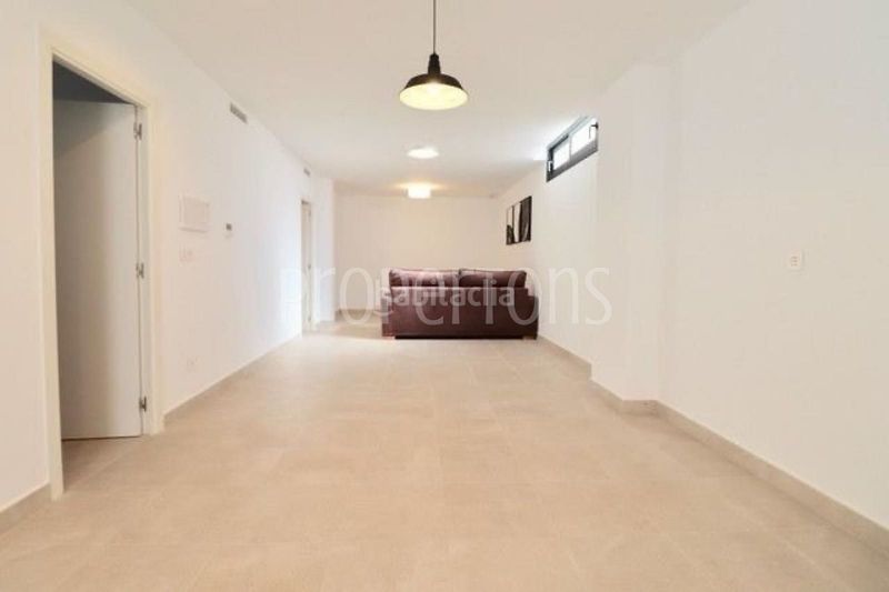 Foto ce55c76a-ed78-4eb6-a44d-ce70e06a184d. Edificio in Coloma Nucia (la)