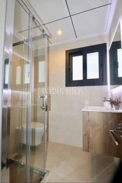 Foto f67bb162-e960-47a4-bf4c-cc09e19e53e9. Edifici a Coloma Nucia (la)