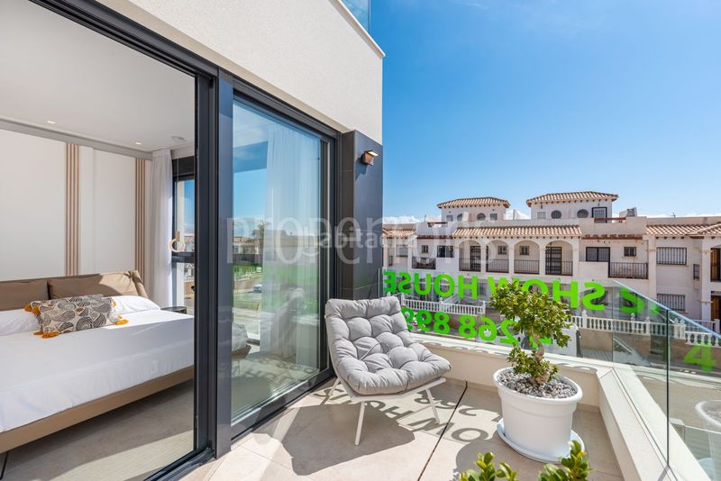 Foto 8087ed22-5318-455e-bacb-58b052035840. Casa a Los Balcones y los Altos Orihuela