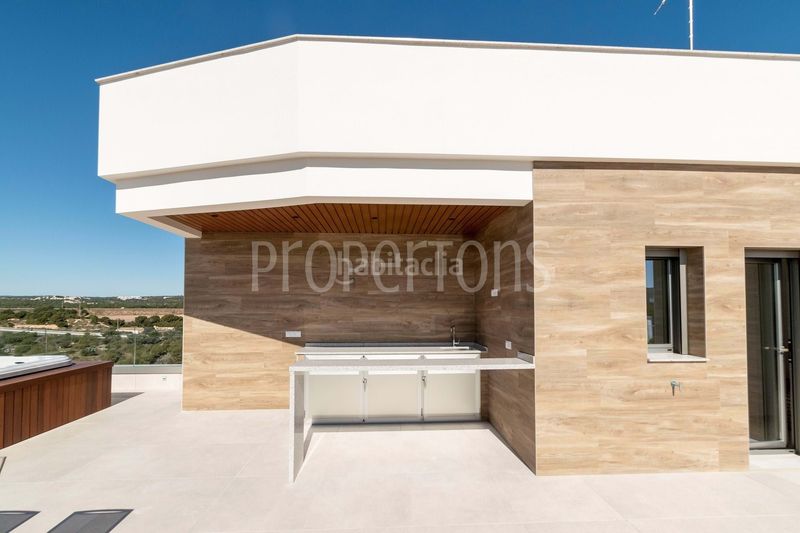 Foto b0af90e6-7616-4d91-977b-22eaaedc0b9f. Casa a Campoamor Orihuela