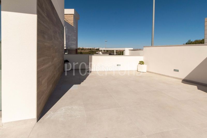 Foto d5aa31df-19be-4f63-b11c-11f4c3c0e673. Casa a Campoamor Orihuela