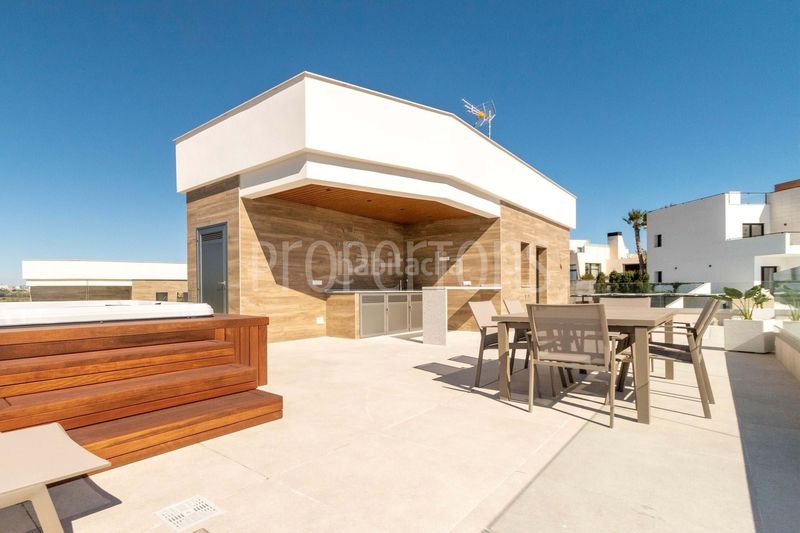 Foto f0ecd2fe-39f8-4150-80d5-064b3128e5ad. Casa a Campoamor Orihuela