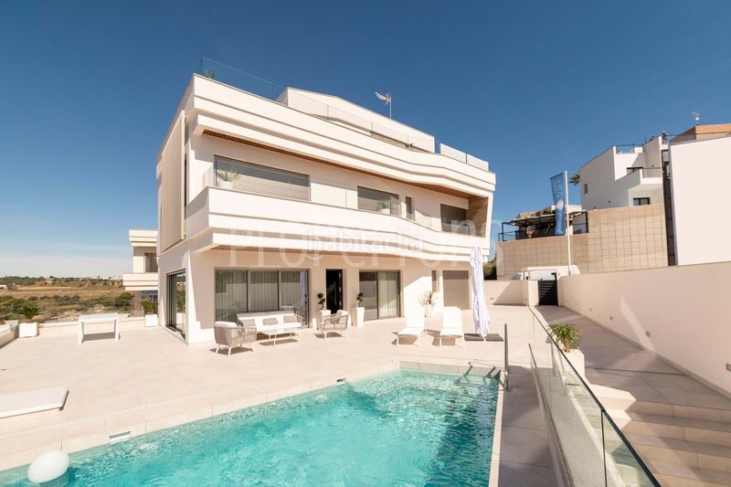 Foto f11c78b6-6fbe-4338-bd5c-134435a24f99. Casa a Campoamor Orihuela