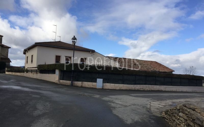 Foto 29cbbdcc-7a5b-4610-94fa-0419c2cf8322. Casa adossada a Zona Rural Suroeste Vitoria - Gasteiz
