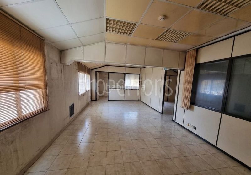Foto ad3ef237-e22c-49d1-9a76-072bdf72e9e8. Location bâtiment à usage industriel dans La Portalada - Varea Logroño