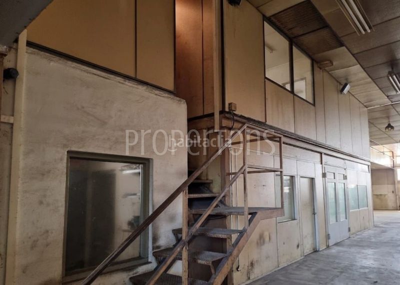 Foto dea5fed9-66fd-40f8-85fe-23148915f1a0. Location bâtiment à usage industriel dans La Portalada - Varea Logroño