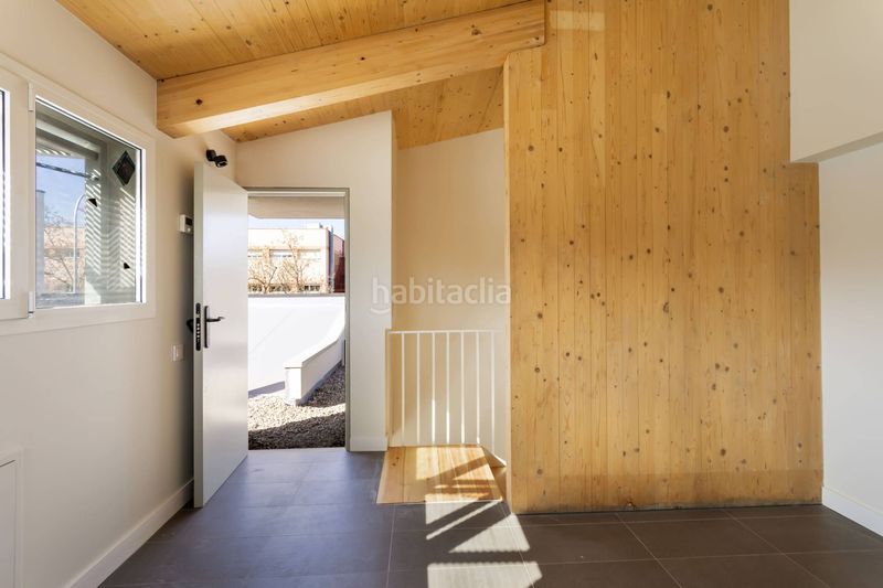 Foto 02f6feda-fd99-4025-ad52-600ea14555b0. Casa adossada amb calefacció aparcament a Canillejas Madrid