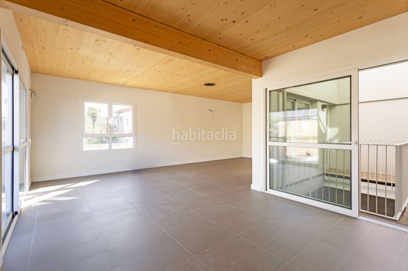 Foto 46f98aaa-f586-4e58-85a6-5d74dc5a1fd0. Casa adossada amb calefacció aparcament a Canillejas Madrid