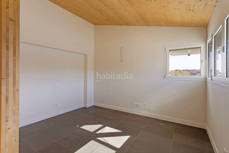 Foto 655b1552-4674-4519-985f-c076e2617d72. Casa adossada amb calefacció aparcament a Canillejas Madrid