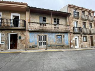 House in Fisterra. Casa de piedra con encanto en fisterra  dos plantas y patio tras