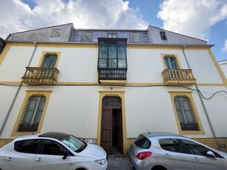 Mas  Antonio porrua 20. Casa señorial con jardín en el corazón de corcubión