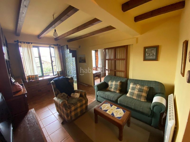 Foto b30ede3d-f1fb-41b1-8903-bfcc531e6c9c. Casa en amarela en Corcubión
