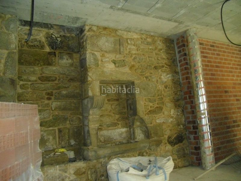 Foto eac8dd83-fb4e-4add-8d70-1b2c27250f3a. Edifici a Cee