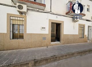 Masía en Sierra de Fuentes. Casa independente en plena avenida de sierra de fuentes