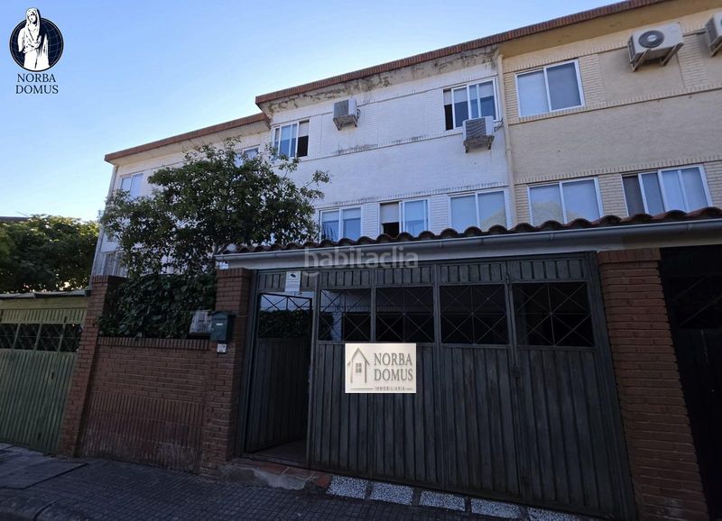 Foto c486c8a4-a9f2-4663-88c0-447aa741c494. Casa a schiera con parcheggio in Ruta de la Plata Cáceres
