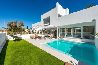 Xalet a Ciudad Jardín. Exclusiva villa con piscina privada en ciudad jardín  moderno  c