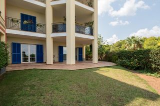Piano terra in Cas Català-Illetes. Apartamento de lujo en planta baja con jardín privado en sa viny