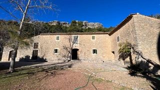 Bauernhof in Lloseta. Finca histórica en escorca un retiro mallorquín en la naturaleza