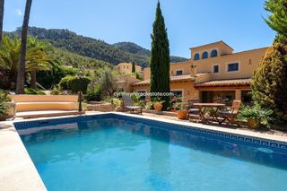 Casa a Andratx. Heyne  darder  real estate presenta elegante casa de pueblo en a
