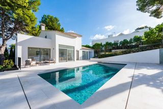 Chalet in Santa Ponça. Villa totalmente reformada con licencia vacacional, vistas al ma