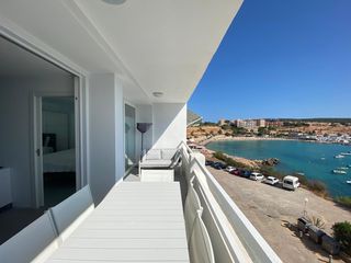 Apartament a Santa Ponça. Refugio reformado con terraza privada junto a port adriano