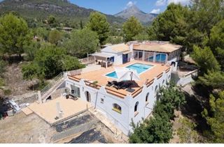 Casa a Calvià Poble. Villa mediterránea con vistas panorámicas al mar y a la serra de