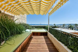 Flat in Portals Nous. Elegante apartamento reformado en puerto portals con vistas al m