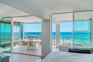 Apartment in S´Arenal. Exclusivo apartamento de lujo en primera línea de mar con espect
