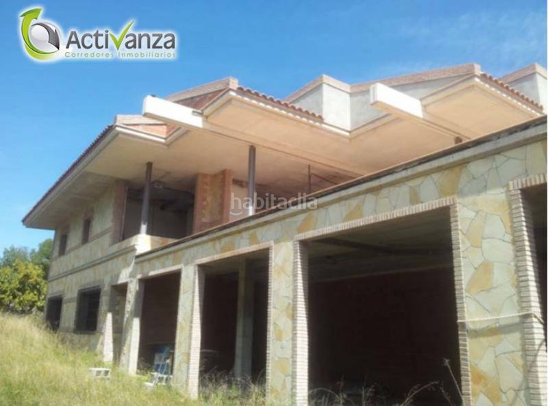 Foto f4b8eb1e-8283-484b-84d6-bf6d7f083cb1. Casa amb aparcament a Urbanizaciones Benidorm