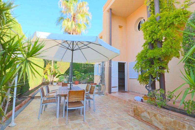 Foto a6f44d38-347f-4507-a180-62ed4b30581c. Casa amb calefacció aparcament piscina a Urbanizaciones Benidorm