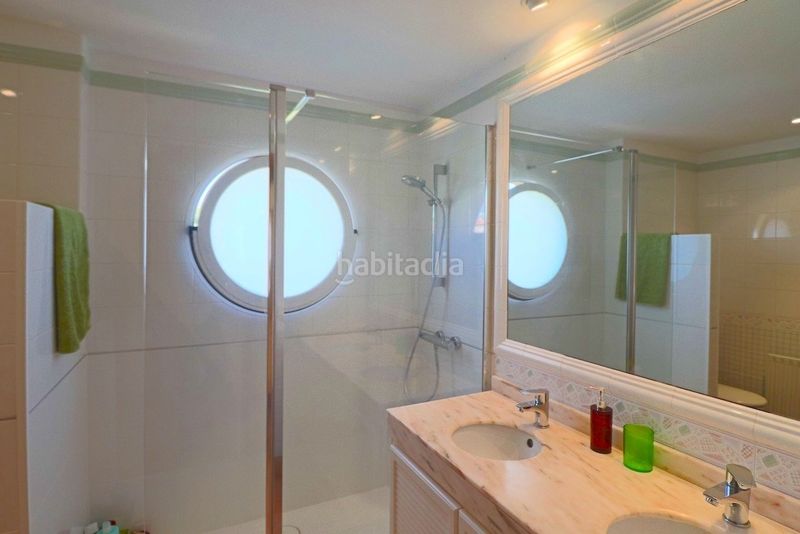 Foto f9e56844-5d19-4e0f-b37d-676e10d5f6e0. Casa amb calefacció aparcament piscina a Urbanizaciones Benidorm